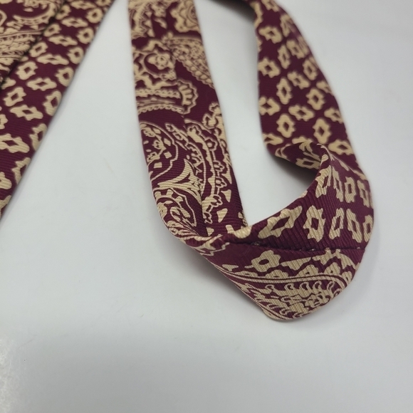 Tommy Hilfiger | Men's Vintage Maroon and Cream Paisley Printed Silk Tie - Picture 5 of 10